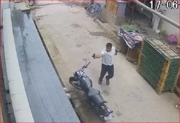 Real state trader shot dead, crook absconding as soon as he left the gym