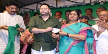 Renu Kushwaha Joins RJD | NDA Setback | Tejashwi Yadav | Bihar Politics | Party Switch | Political Realignment | RJD Strength | BJP Vs RJD | 2025 Bihar Elections | Big shock to NDA! Renu Kushwaha's 'Pala Badal' plan successful, THAMA Tejashwi's join | News Track in Hindi