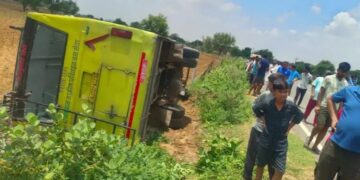 Rural bus overturned to save cow, 10 passengers injured, 3 serious injured referred to Kotputli