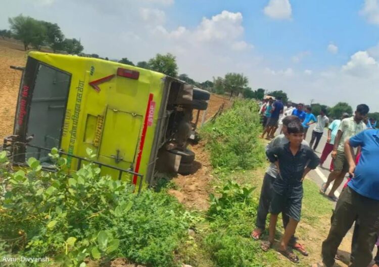 Rural bus overturned to save cow, 10 passengers injured, 3 serious injured referred to Kotputli