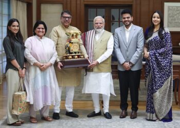 Satish Poonis met PM Modi, special gift given on the success of Operation Sindoor!