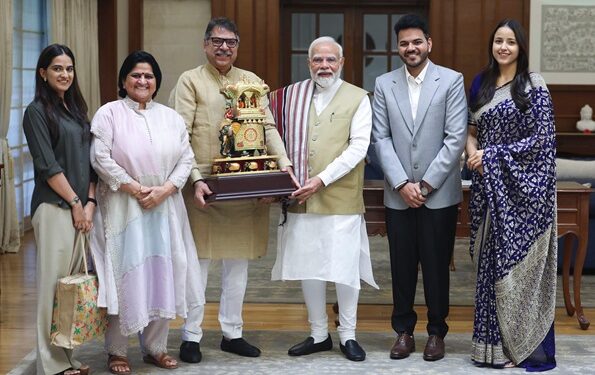 Satish Poonis met PM Modi, special gift given on the success of Operation Sindoor!