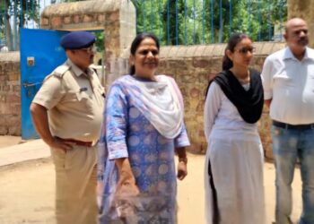 Secretary inspected the district prison, knowing the circumstances of the prisoners and necessary instructions