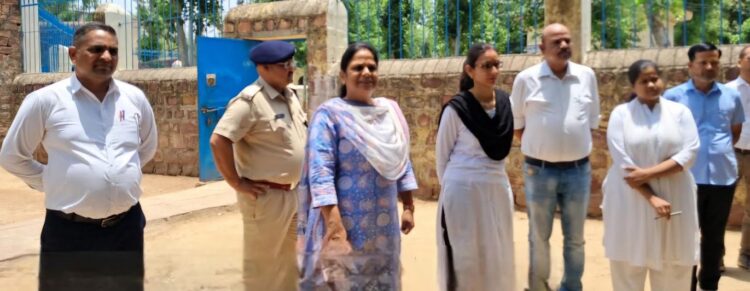Secretary inspected the district prison, knowing the circumstances of the prisoners and necessary instructions