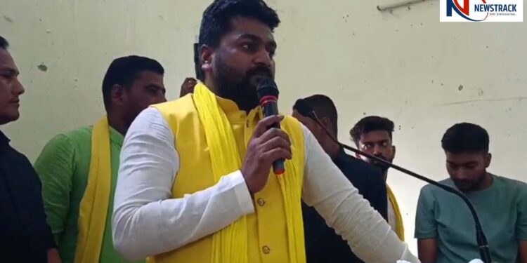 Sonbhadra News | Subhaspa Leader Arvind | Newstrack Hindi News | Up ka taaza samachar in hindi | Sonbhadra News: Arvind of Subhaspa said- Governments changed but did not change the system, people from outside looted the rights of Sonbhadra's residents. News Track in Hindi