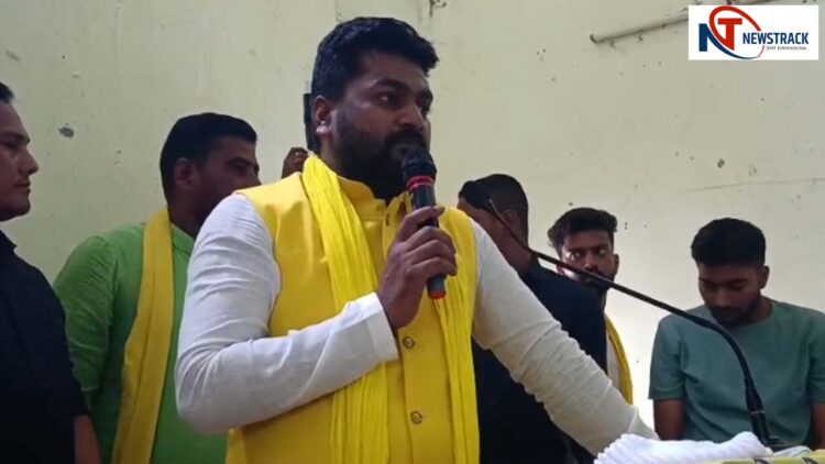 Sonbhadra News | Subhaspa Leader Arvind | Newstrack Hindi News | Up ka taaza samachar in hindi | Sonbhadra News: Arvind of Subhaspa said- Governments changed but did not change the system, people from outside looted the rights of Sonbhadra's residents. News Track in Hindi