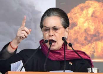 Sonia Gandhi, Iran Israel Attack, Sonia Gandhi Attack on Modi Government, Sonia Gandhi Supports Iran, Congress Support Iran AMID Israel Attack, India's Silence, Israeli dobledards, Nuclear Power Israel, Iran Nuclear Program, Benjamin Netanyahu, Donald Trump Iran, Gaza Humanitarian Crisis, India Foreign Policy, Congress Statement Iran, Congress State, Middle East Conflist, Diplomatic Traditions India | Israel's 'atomic' attack! Sonia Gandhi raised questions on India's 'silence'. News Track in Hindi