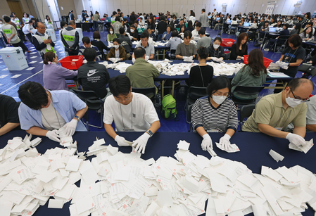 South Korea: Counting for presidential election begins, Democratic Party candidate Lee projected to win president