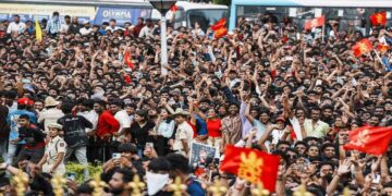 Stampede near Bengaluru Cricket Stadium, 11 people died, know what the police told behind the accident