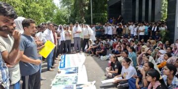 Students demanded resignation of Vice Chancellor to protest against violent action at Haryana Agricultural University