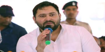 Tejashwi Yadav Speech, Tejashwi Drone Attack, Bihar Politics News, Waqf Amendment Bill 2025, Waqf Law Protest, Gandhi Maidan Rally, Drone Incident Bihar, Waqf Propecty Right Against Waqf Bill, Bihar CM News, Tejashwi vs BJP, Secularism in India, Minority Rights India, Upcoming Bihar Elections, Political Rallies India, Indian Politics also Ats Investigation Bihar, Waqf Land Controversy, Constitution Protest India | 'Attack' on Tejashwi with a drone? Gandhi caused a stir in the field, said - now it's time to fight! " | News Track in Hindi