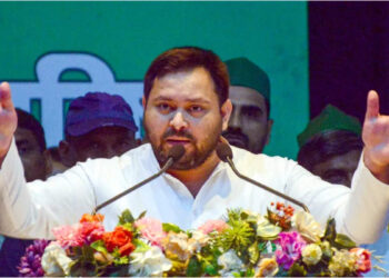 Tejashwi Yadav's student parliament program in Bihar, gate glass broken, many injured