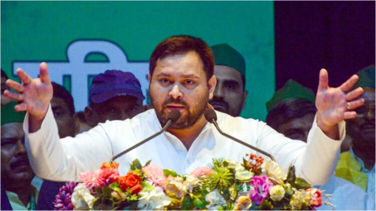 Tejashwi Yadav's student parliament program in Bihar, gate glass broken, many injured