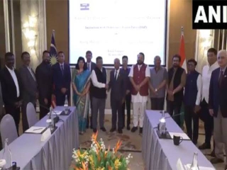The all -party parliamentary delegation in Malaysia said, "Water and blood cannot flow together"