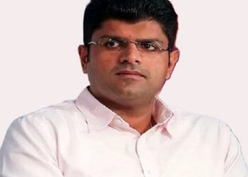 The crooks are cheating CM, panic is increasing among common people and businessmen: Dushyant Chautala