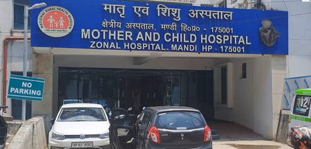 हिमाचल के मंडी में अस्‍पताल प्रबंधन की लापरवाही, बिना मरीजों को शिफ्ट किए शुरू करवा दिया मरम्‍मत का काम