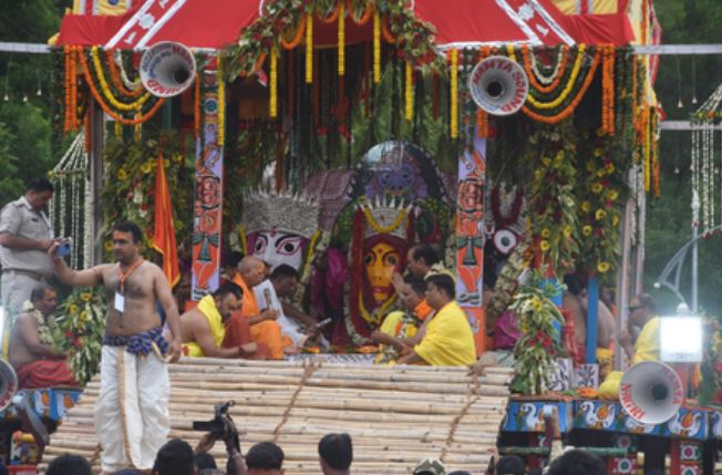 The rath yatra took place in Jagannathpur, Ranchi as per the historical traditions of 334 years, the inundation of devotees