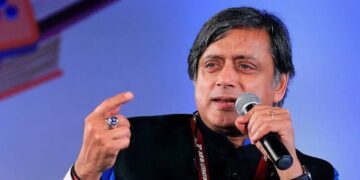 "The wings are yours and the sky is not anyone"; Tharoor targeted Sadha Kharge?