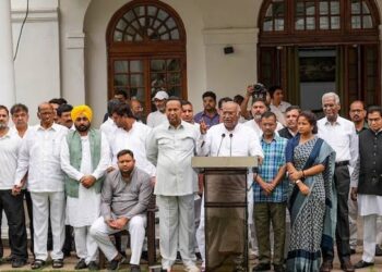 Today will demand a meeting of leaders of India coalition, call to call special session of Parliament: Sutras