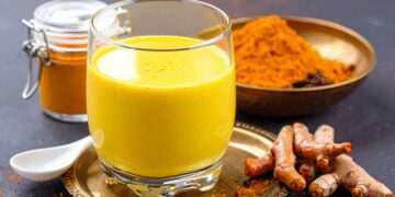 Tremendous benefits of drinking turmeric milk before sleeping, relief from these problems including depression