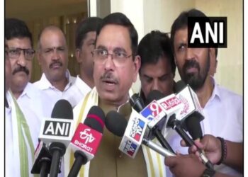 Union Minister Pralhad Joshi's big statement on Bengaluru stampede, said "CM and Deputy CM should resign immediately"