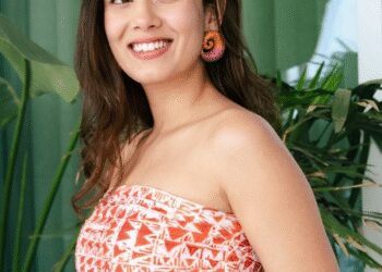 दमकती त्वचा के लिए हल्दी, दूध और तुलसी का करें इस्तेमाल, पाएं बॉलीवुड अभिनेत्रियों सा निखार