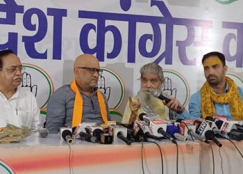 Uttar pradesh news | Vrindavan Corridor | Congress Press Conference | Ajay Rai | Yogi Government Criticism | Uttar Pradesh Politics | Congress press conference regarding Vrindavan Corridor! Ajay Rai targeted the Yogi government, along with the saints of Vrindavan were present. News Track in Hindi