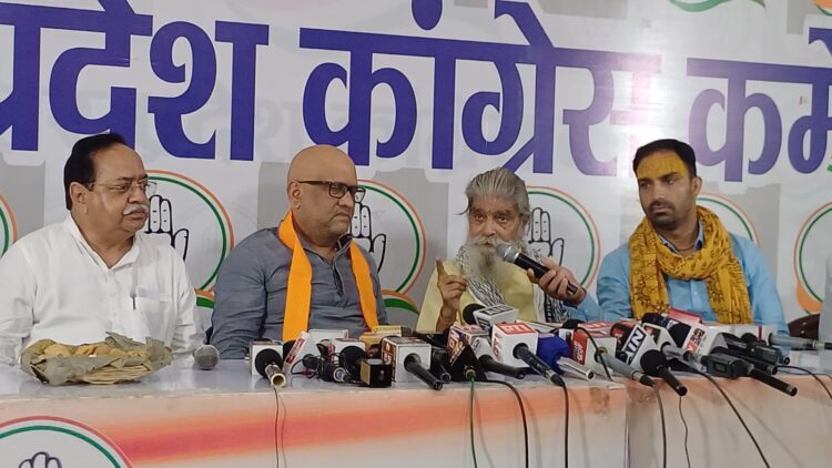 Uttar pradesh news | Vrindavan Corridor | Congress Press Conference | Ajay Rai | Yogi Government Criticism | Uttar Pradesh Politics | Congress press conference regarding Vrindavan Corridor! Ajay Rai targeted the Yogi government, along with the saints of Vrindavan were present. News Track in Hindi