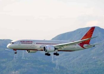Varanasi divert due to flight bad weather of Air India coming from Indonesia to Delhi