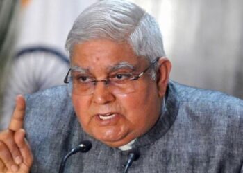 Vice President Jagdeep Dhankhar Cared as Soon as the Program of Kumaon University Ended, HIS Heart Deterirated | As soon as the program was over, MP was hugged by Dr. Mahendra, Vice President Dhankhar, health deteriorated. News Track in Hindi
