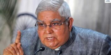 Vice President Jagdeep Dhankhar Cared as Soon as the Program of Kumaon University Ended, HIS Heart Deterirated | As soon as the program was over, MP was hugged by Dr. Mahendra, Vice President Dhankhar, health deteriorated. News Track in Hindi
