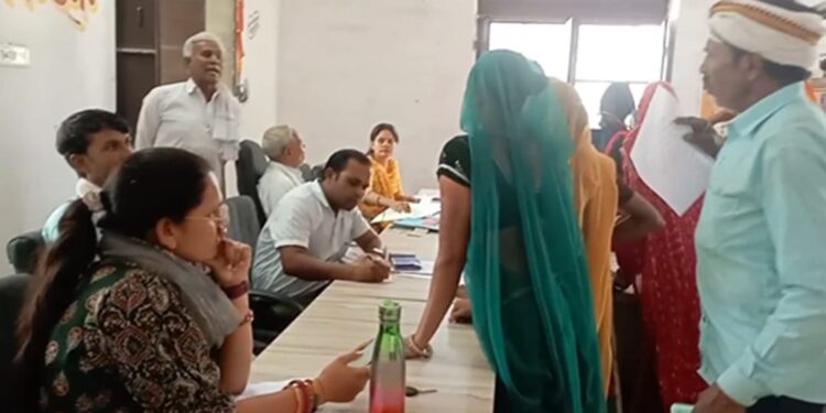 Women of Palai thundered: Three days ultimatum, if the solution is not found then the lock will be locked at the panchayat building
