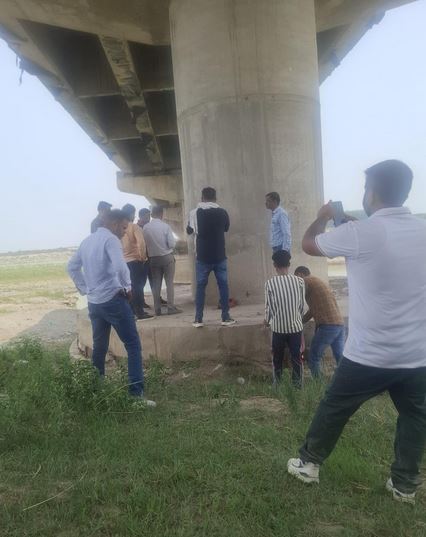 Yamuna river accused of irregularities in bridge construction, accused of using inferior material, ACB did special investigation, many flaws were found