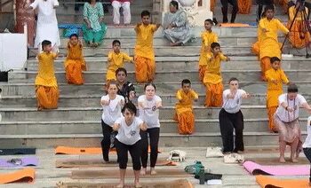 Yogasan on the banks of the Ganges of Rishikesh: Swami Chidanand Saraswati said, 'Yoga is increasing all over the world'