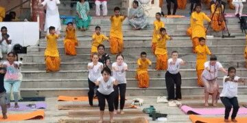 Yogasan on the banks of the Ganges of Rishikesh: Swami Chidanand Saraswati said, 'Yoga is increasing all over the world'
