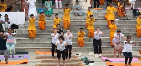 Yogasan on the banks of the Ganges of Rishikesh: Swami Chidanand Saraswati said, 'Yoga is increasing all over the world'