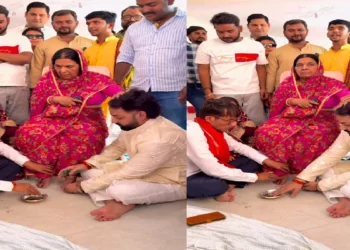 "You are all meaningless, mother ..", Pawan Singh took the blessings of mother after washing the feet