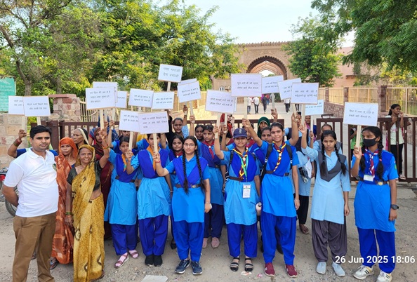 Yuvas gave a message to leave drug addiction through bike rally and street plays in Deeg