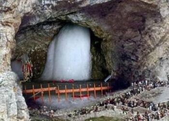 Amarnath Yatra 2025: The third batch of Amarnath Yatra leaves Kashmir, this time 6,400 pilgrims joined