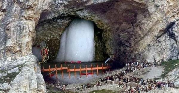 Amarnath Yatra 2025: The third batch of Amarnath Yatra leaves Kashmir, this time 6,400 pilgrims joined