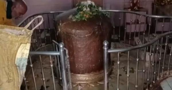 On the festival of Sawan, do this special Shivling temple in UP, color changes three times a year, the relationship with the Pandava period