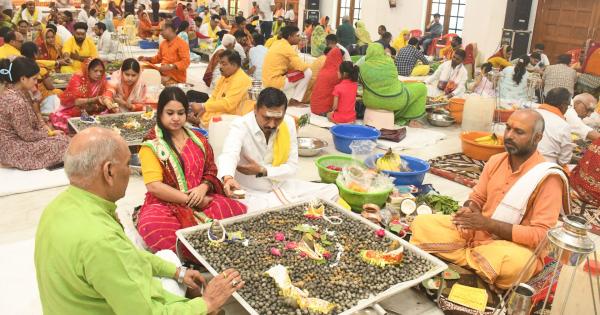 17th Sapadalaksha Rudrabhishek organized at Aishbagh Ramlila Maidan, 540 liters of Ganga water and 3 quintal milk