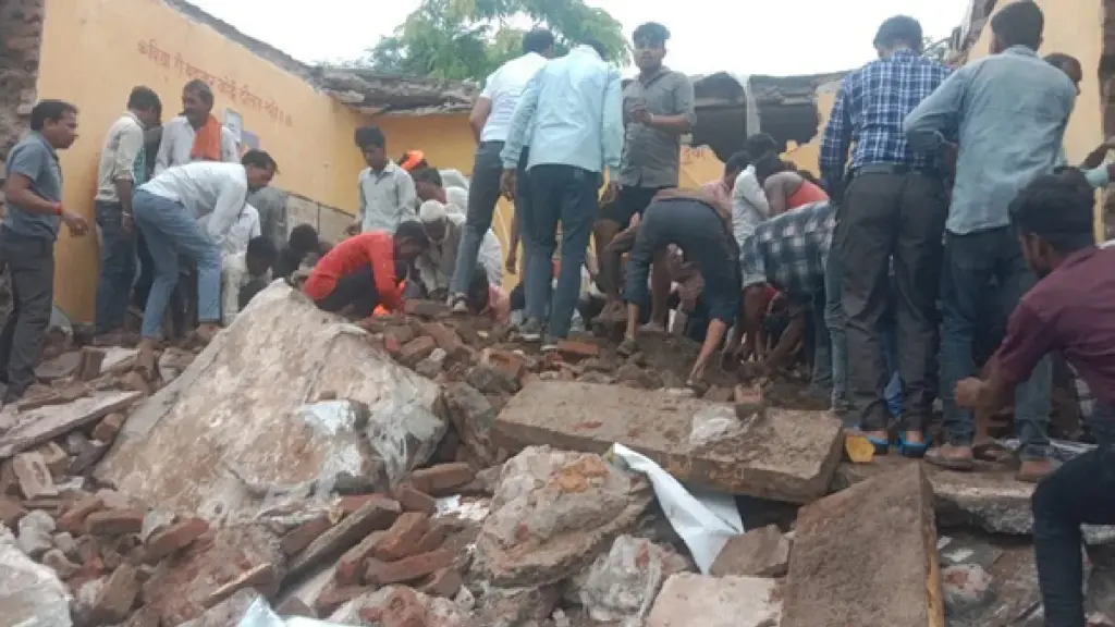 7 Students Died Due to Collapse of School Roof in Jhalawar: 7 children died due to falling of school roof in Jhalawar, Rajasthan, CM Bhajanlal ordered an inquiry, PM Narendra Modi expressed an inquiry, PM Narendra Modi expressed condolences, 7 Children Died Due to Collapse of School Roof in Jhalawar, CM Bhhanlal Orred Investigation, PM Narendra Modi Expressed condolences
