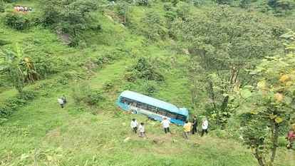 A bus filled with passengers fell into a ditch in Mandi, Himachal; Eight people killed, 21 injured