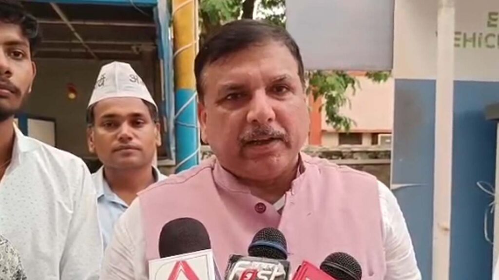 Aap mp sanjay singh protests against the uttar pradesh government's school merger policy in eta, calling it unjust for Dalit and backward-class child. Promies Legal Action If Needed. , Etah News: AAP MP Sanjay Singh, who reached Etah in protest against school integration, said- "Not tolerate injustice to Dalit-backward children". News Track in Hindi