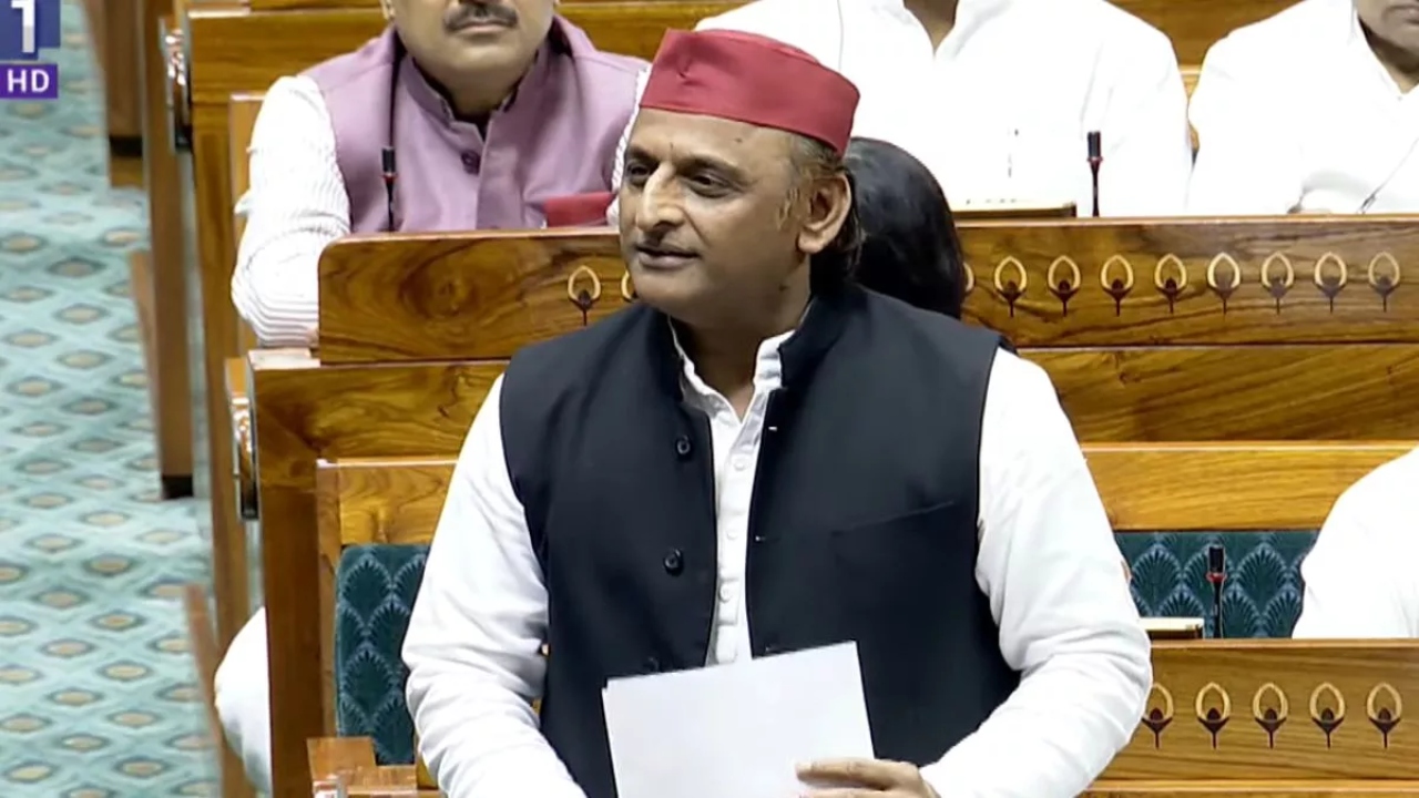 Akhilesh Yadav Questions Operations Mahadev | Operation Sindoor | Akhilesh Yadav | Parliament Debate | India-Pakistan | Ceasefire | Pahalgam Attack | Operation Mahadev only for political gains? Akhilesh Yadav's explosive allegations in Lok Sabha, sharp questions from the government. News Track in Hindi