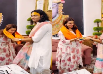 Akshara Singh in the shelter of saints, now blessed from Puki Maharaj