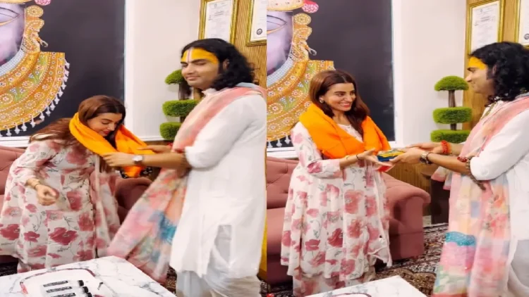 Akshara Singh in the shelter of saints, now blessed from Puki Maharaj