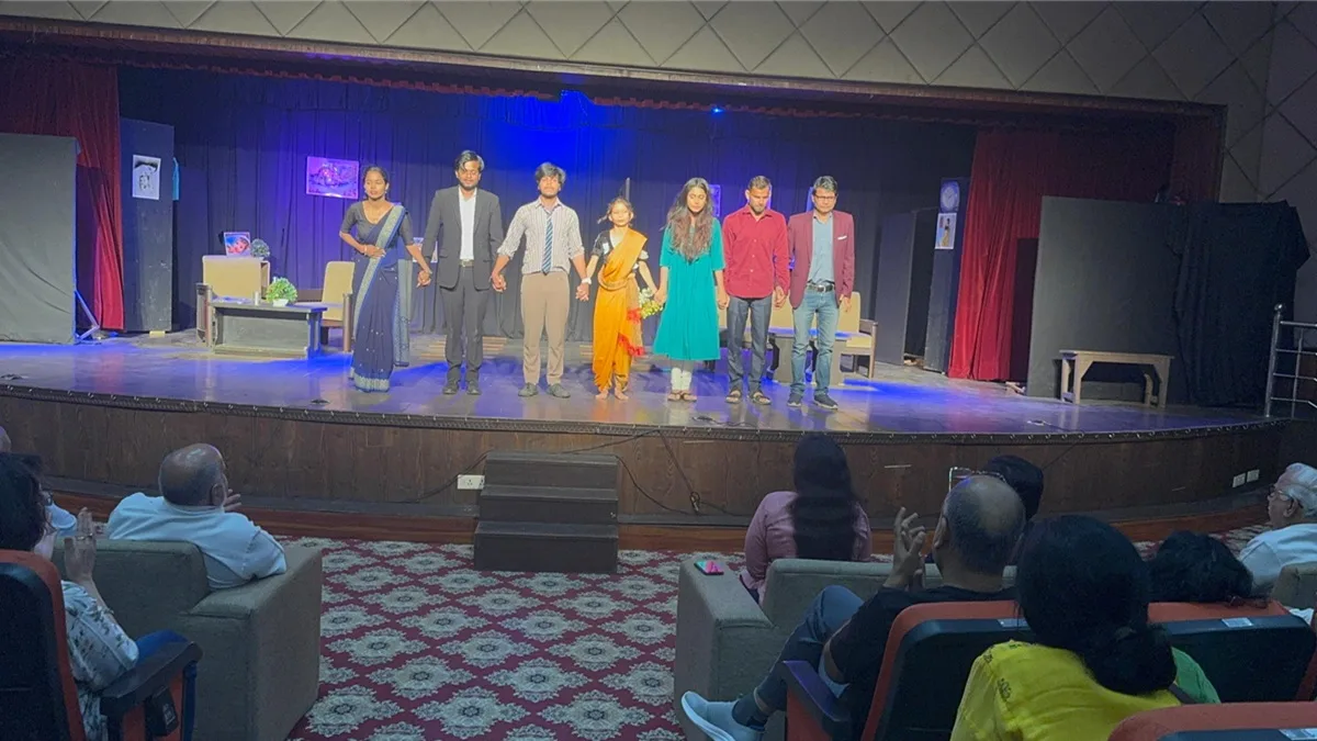 Alok shukla's new play 'Ajeb Dastaan' staged in a Grand Manner: Famous color worker Alok Shukla's new drama 'Strange Dastan', theater artist Alok Alok Shukla's new play 'ajeb dastaan' ajeb dastaan 'was stated in a grand manner
