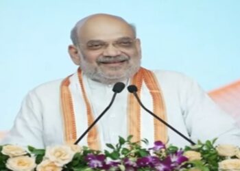 Amit Shah Pays Tribute Shyama Prasad Mukherjee 125th Birth Anniversary Honored for his Contribution in the Annexation of Kashmir Ta India | Amit Shah paid tribute to Shyama Prasad Mukherjee on 125th birth anniversary, his contribution to the merger of Kashmir in India! , News Track in Hindi